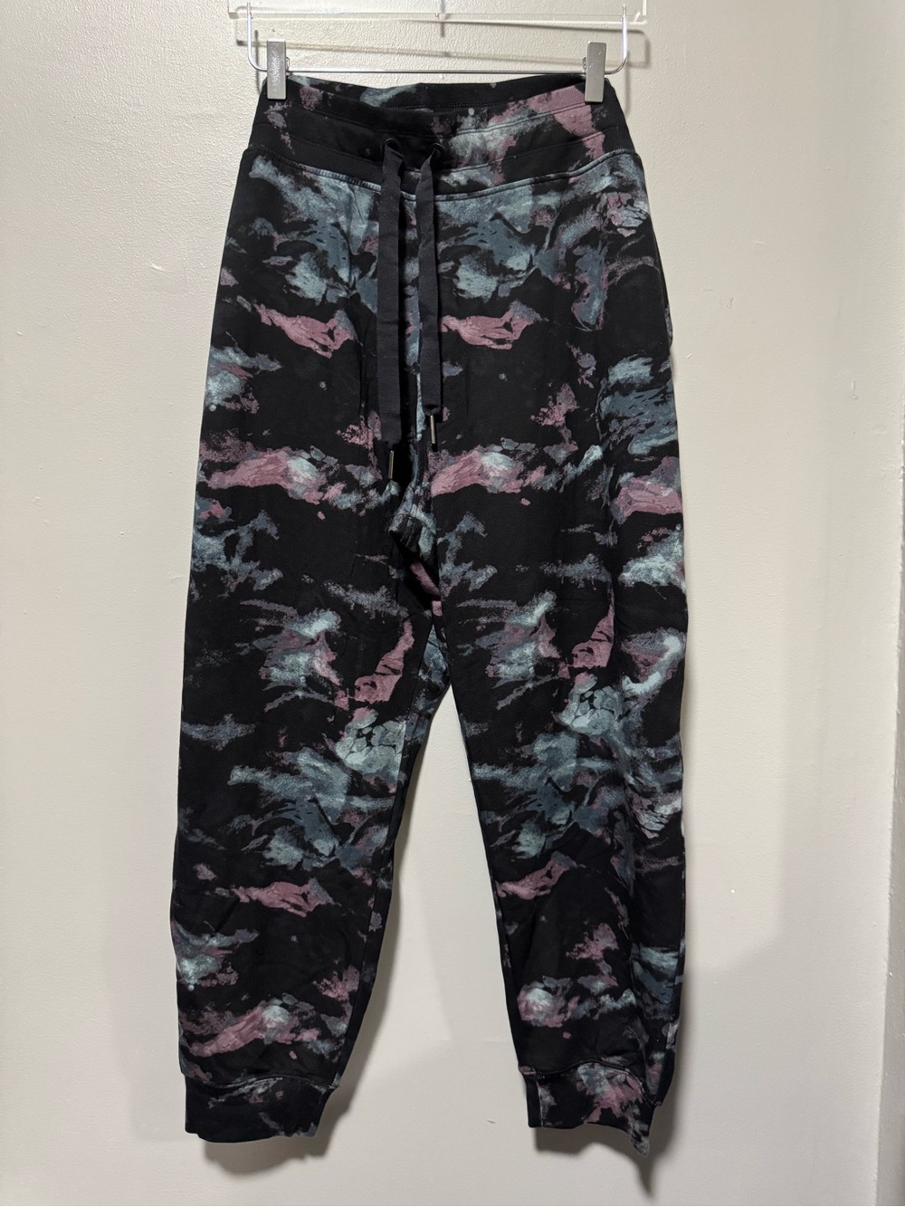 Athleta Women’s Jogger Pants Small Petite Black Multicolor Print
